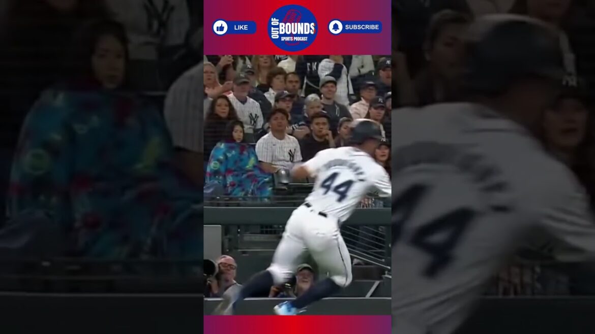 Watch: Rodríguez Can't Count to 3!    #mlb #juliorodriguez