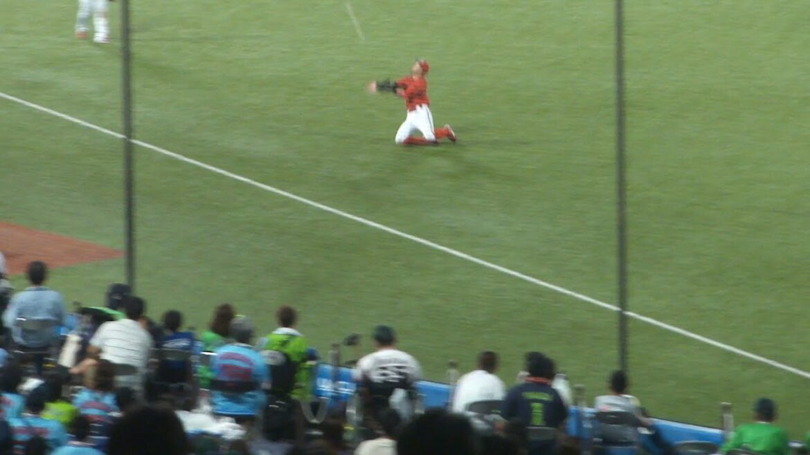 広島 菊池涼介 ナイスプレー　ヤクルト vs 広島　2024年8月17日(土) 神宮球場