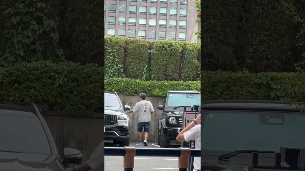 高津臣吾監督かな？！髪かき上げるのかっこいい😎ヤクルトスワローズ