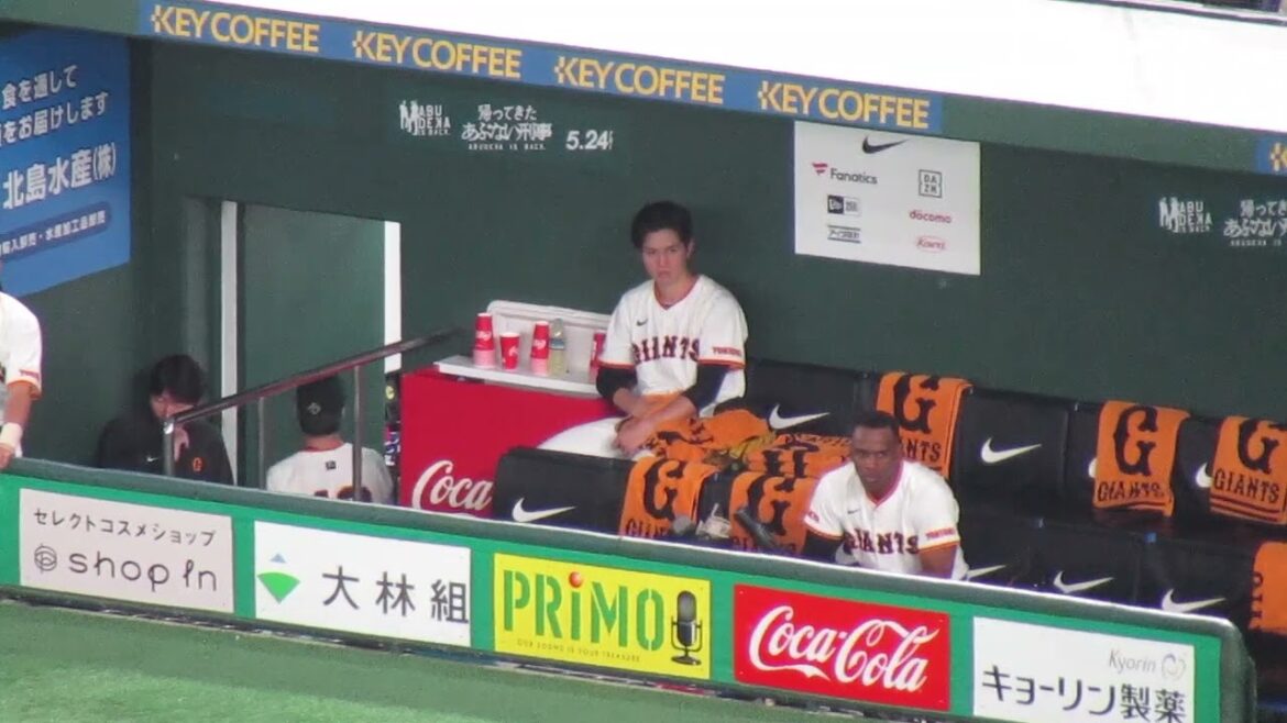 ボコられて呆然としてるベンチの高橋礼＜読売ジャイアンツ対 福岡ソフトバンクホークス2024年5月30日＞