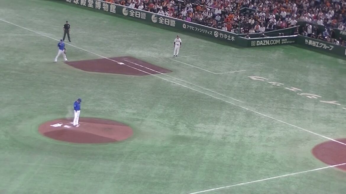 門脇誠が佐々木千隼からフォアボールを選ぶ（2024年10月18日 読売ジャイアンツ 対 横浜DeNAベイスターズ CS）