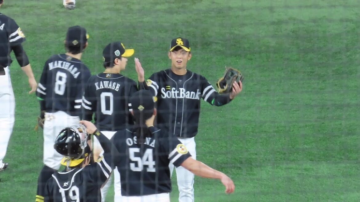 【最後はヒヤヒヤ】オスナ、勝利のポーズを忘れて今宮に煽られる【福岡ソフトバンクホークス勝利の瞬間】　日本シリーズ横浜DeNAベイスターズ戦