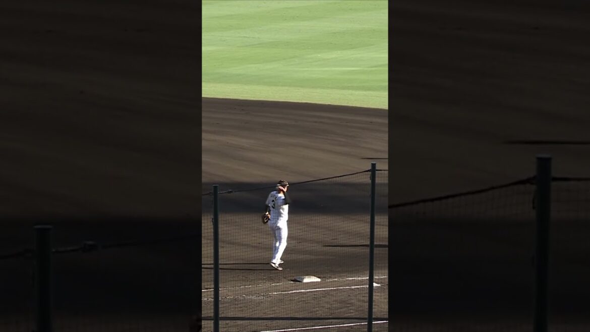 【村上頌樹】おっとっと？！思わず手が出た73キロのスローカーブ！