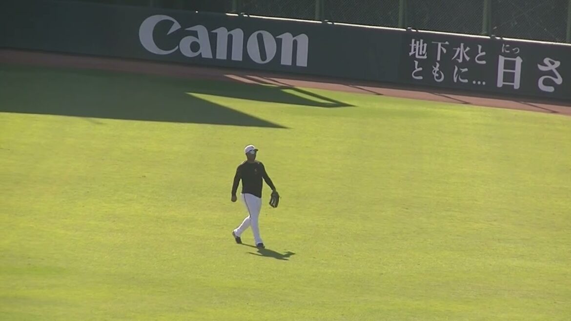 【ジャイアンツ】オコエ瑠偉がキャッチボールを行う【巨人 秋季練習 2024年11月3日】 #読売ジャイアンツ