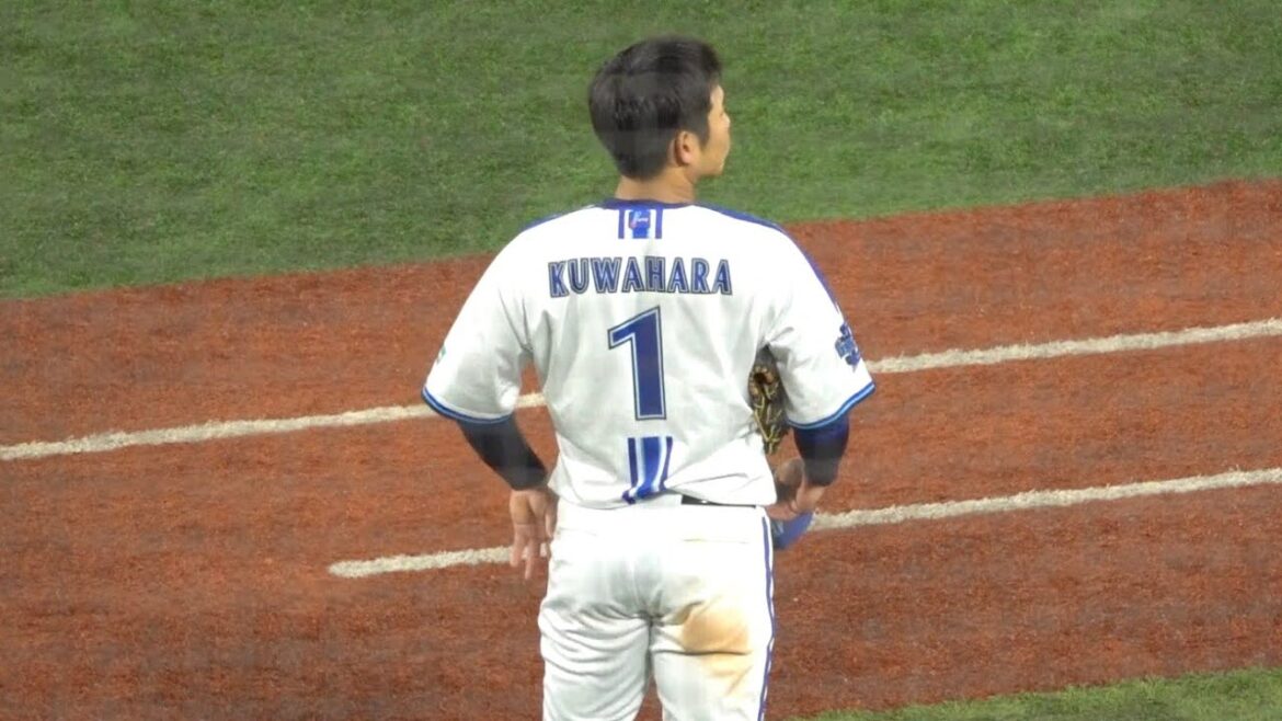 歓喜の中、桑原1人だけ最後までホークスナインの挨拶を見守る！日本一の胴上げ直後！日本シリーズ 第6戦 2024/11/03 横浜DeNAベイスターズ