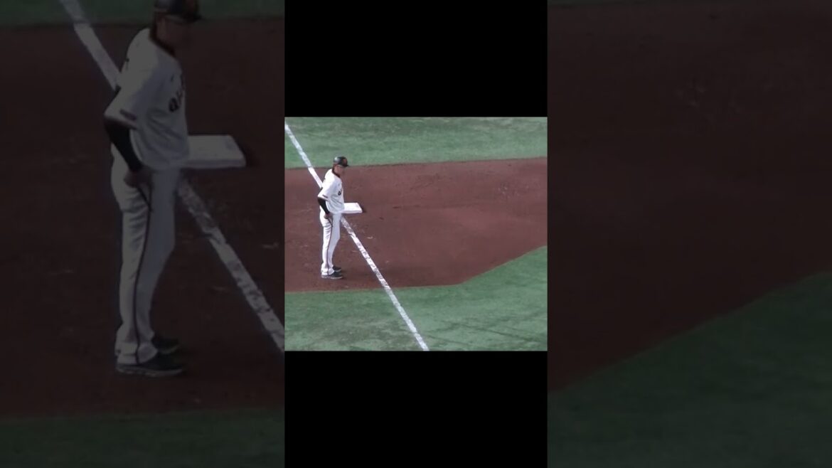 リプレイ検証中の選手たち〜浅村栄斗と亀井コーチが喋ったり【 読売ジャイアンツ対 楽天ゴールデンイーグルス2024年3月22日】　#亀井善行 #浅村栄斗