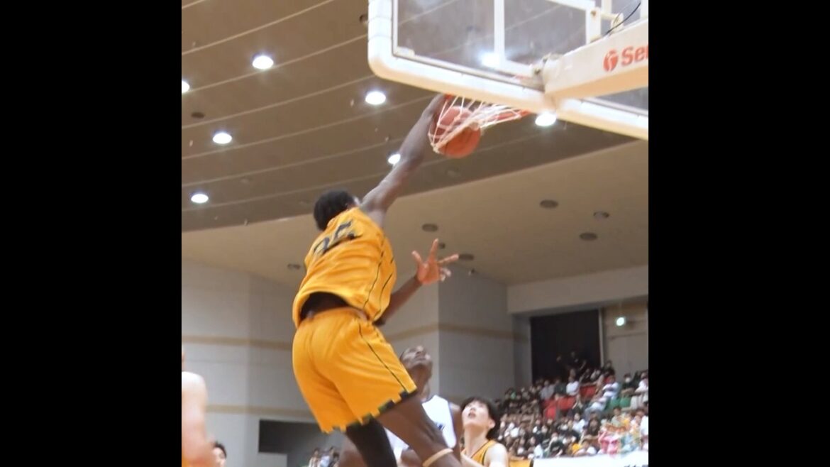 #バスケ 東北決勝沸かせたぶち抜きダンク！アデバヨ・オニロルワ・ジョセフ（福島東稜3年/203cm/No.35）[東北高校バスケ大会2024男子決勝] #shorts #高校バスケ