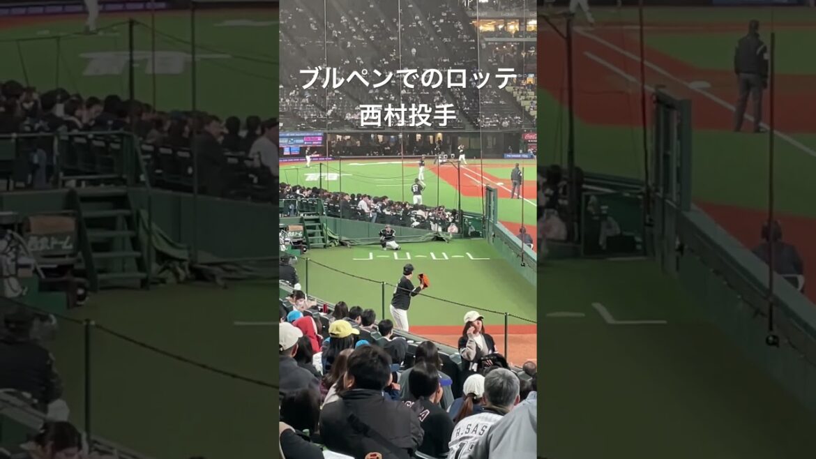 ブルペンでのロッテ西村投手