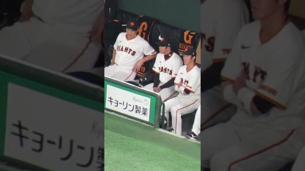 巨人守備中のベンチ 小林誠司や松原聖弥 重信慎之介といった選手たち＜読売ジャイアンツ対 楽天イーグルス 2024年3月23日＞