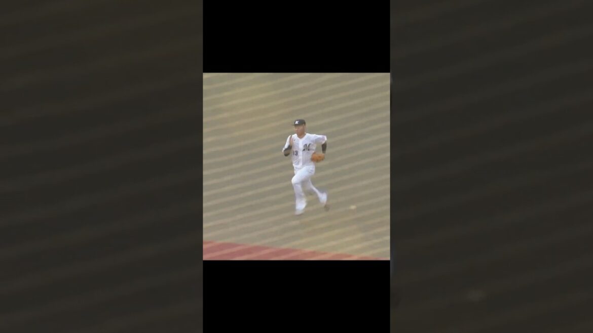 澤村式！平沢大河"投手"が走って登場！ #chibalotte #MarinesFF2024