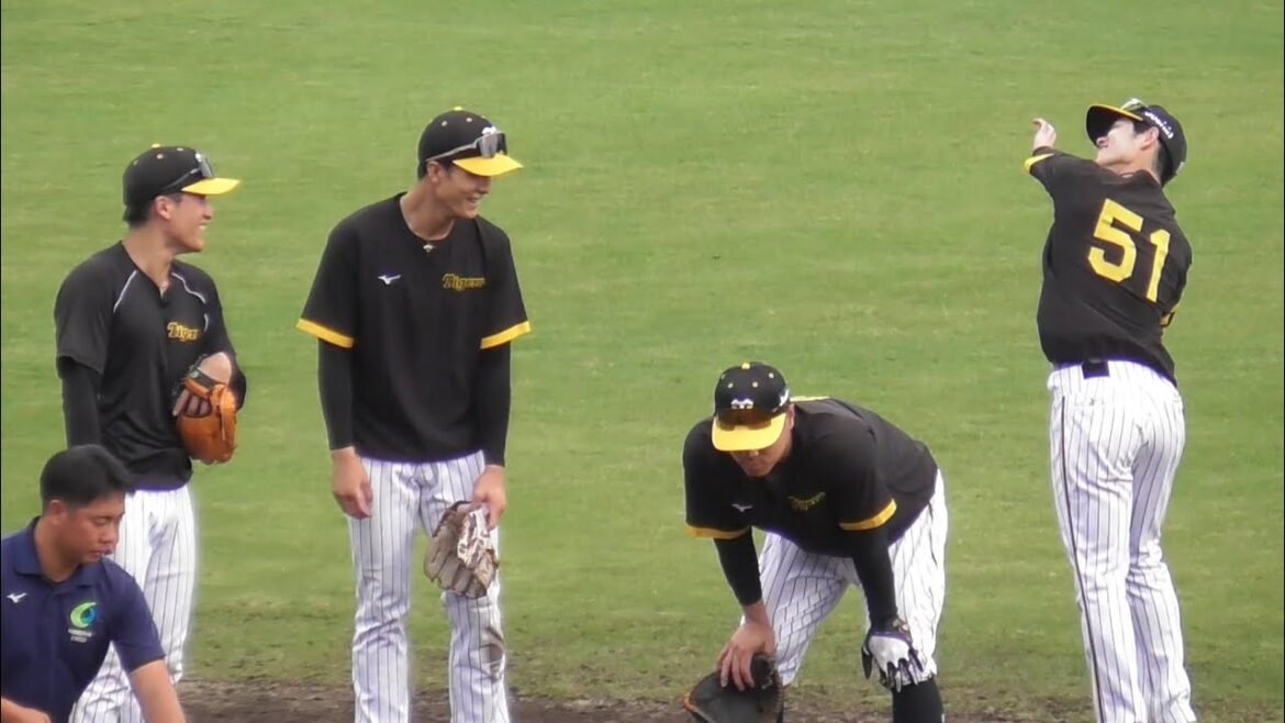 【爆イジリ】小幡の落球ダイブを本人の前で真似する中野と髙寺【阪神秋季キャンプ】