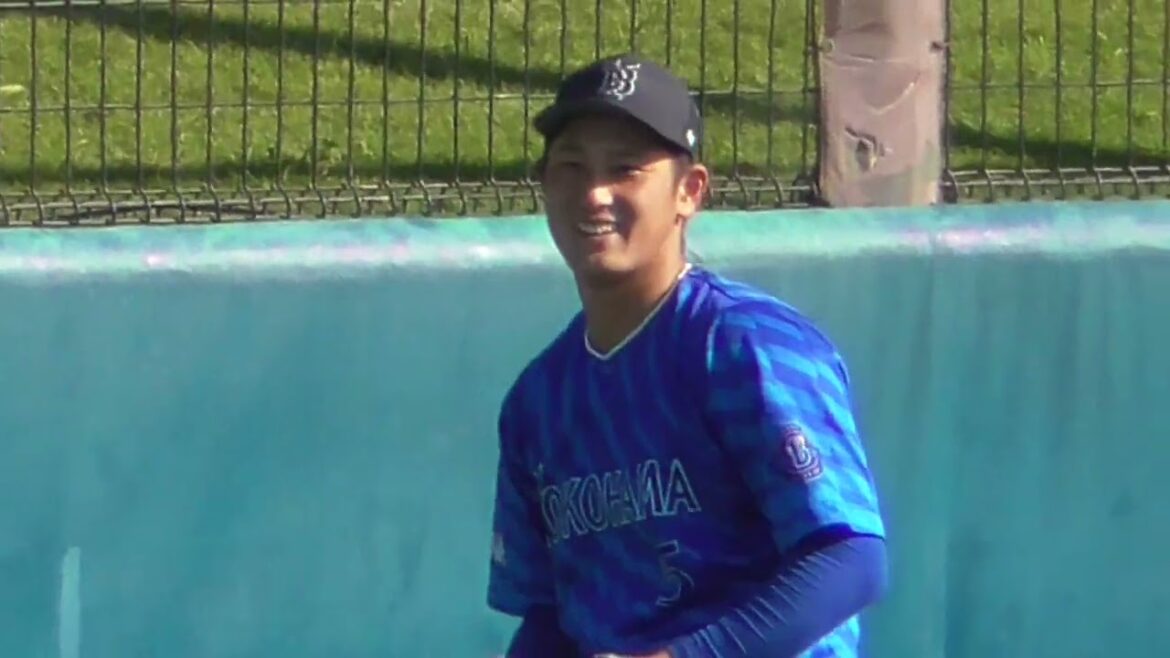 2024年11月横浜DeNAベイスターズ 秋季トレーニング  山本 祐大 選手・松尾 汐恩 選手のノック練習