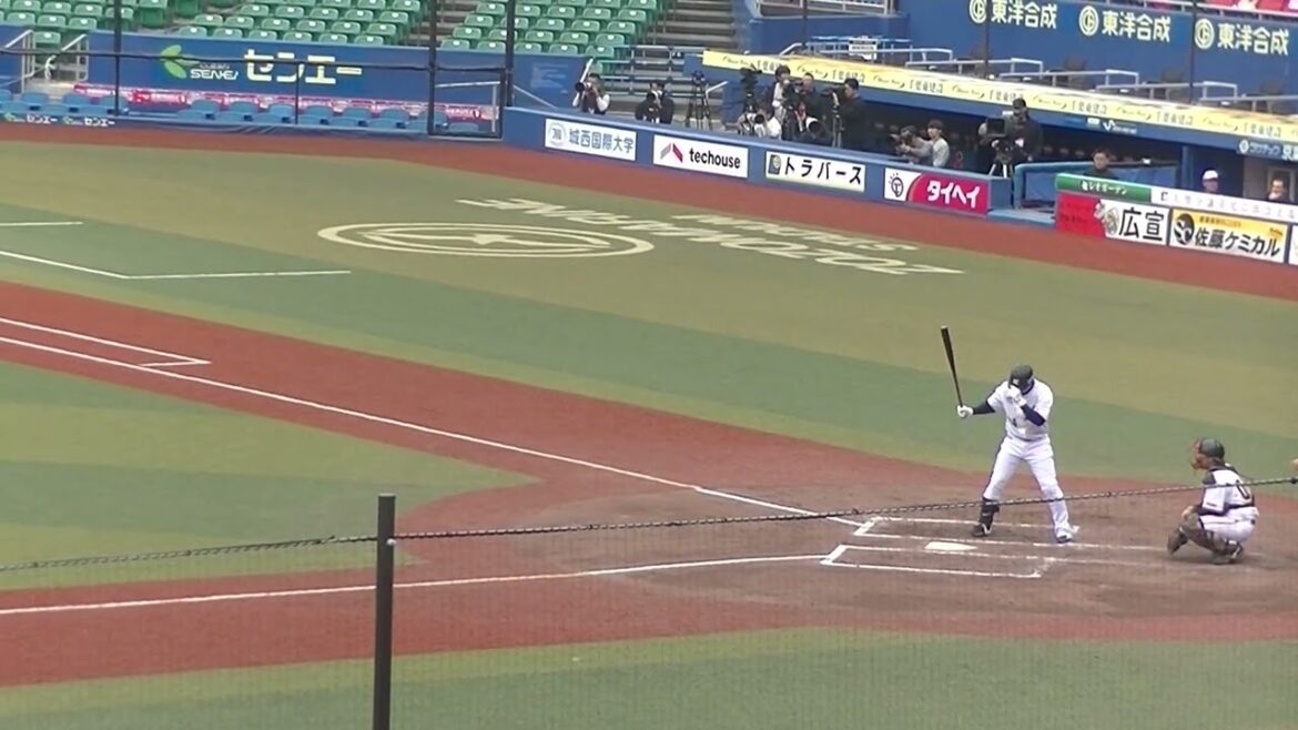 【合同トライアウト】マリーンズ菅野剛士がマリーンズ吉田凌からツーベースヒット2024年プロ野球12球団合同トライアウト11月14日