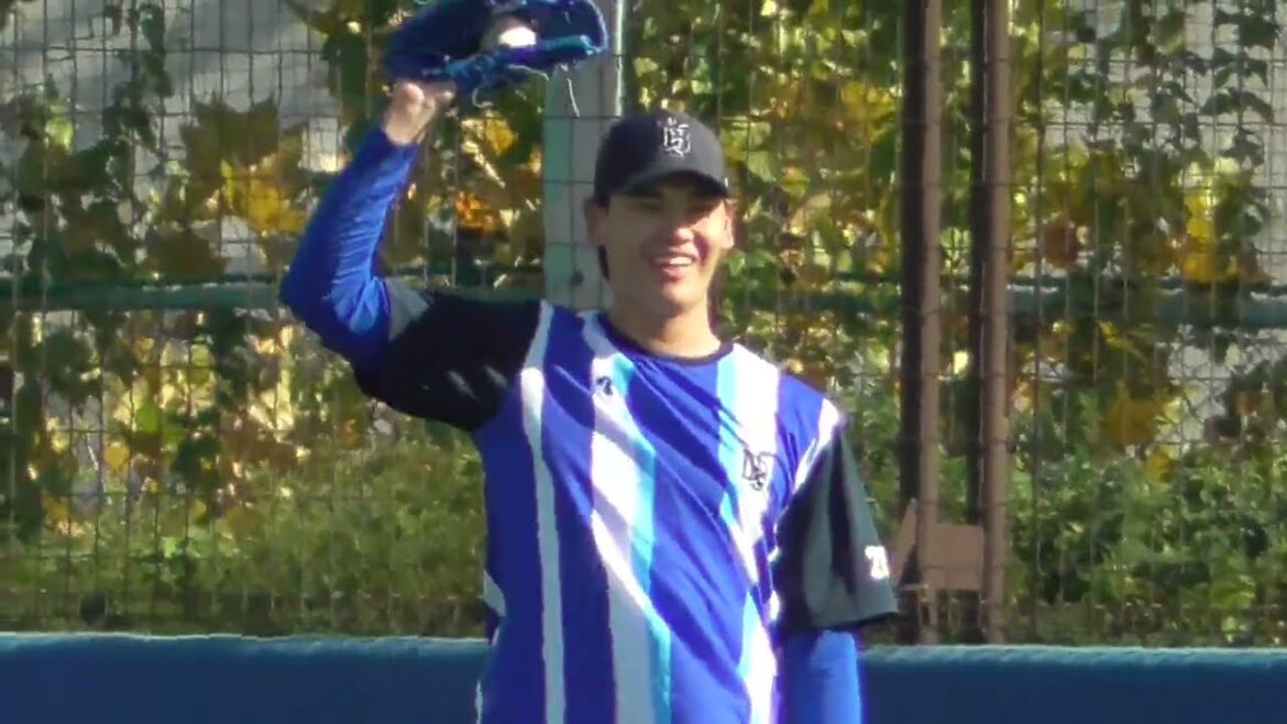 2024年11月横浜DeNAベイスターズ 秋季トレーニング  坂本 裕哉 投手・佐々木 千隼 投手のキャッチボール風景