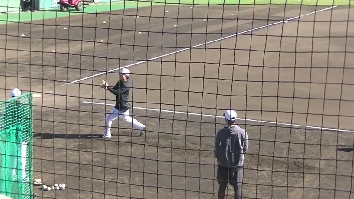 巨人 スローイングの構えをする練習〜郡拓也（2024年11月7日 読売ジャイアンツ練習）