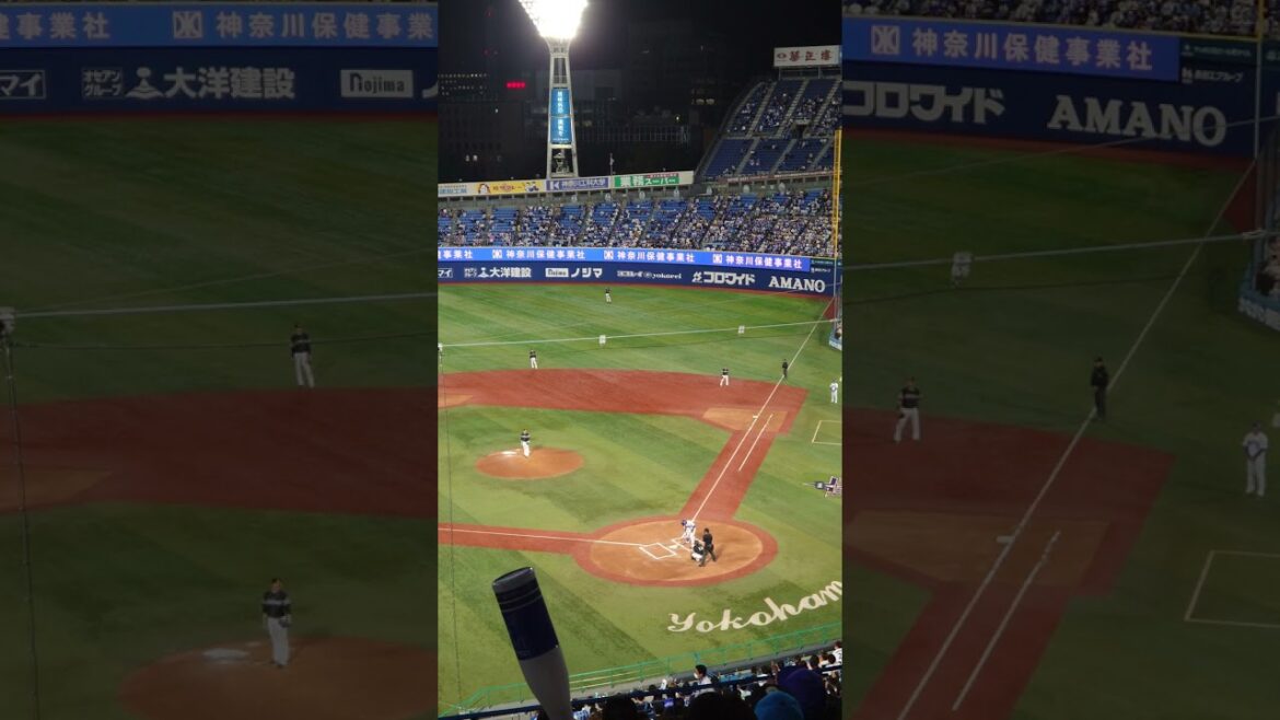 倉本寿彦 選手　内野安打を打つ