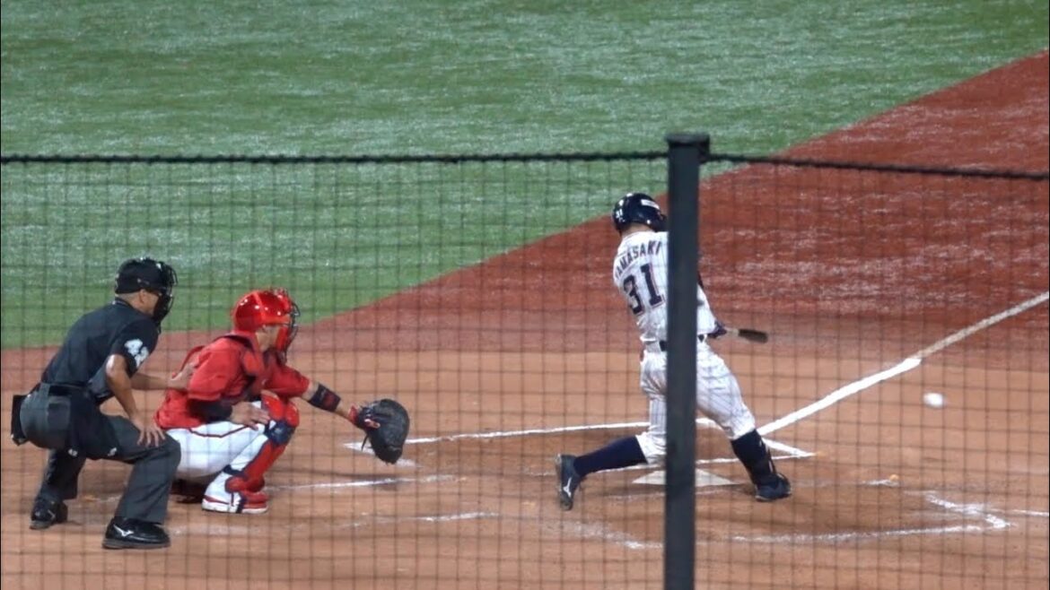 現役引退を発表した山崎晃大朗最後の試合もヒットで出塁！第1打席 東京ヤクルトスワローズ 2024/10/03