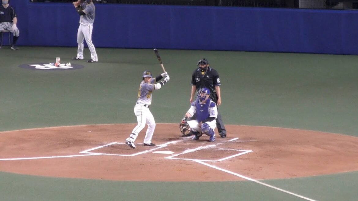 左打者の山本泰寛　スローモーション【阪神タイガース 2021年 プロ野球】