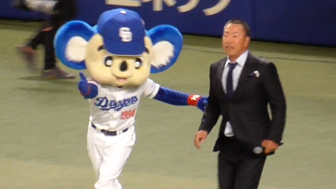 ドアラ　井上一樹新監督をエスコートする 中日ドラゴンズ　ファンフェスタ2024 2024/11/23