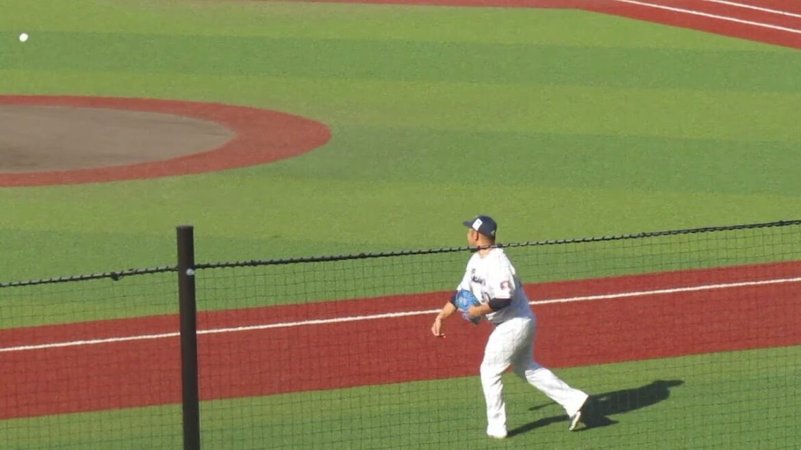 トライアウト〜ヤクルト西田明央がキャッチボール（2024年11月14日 プロ野球合同トライアウト ）