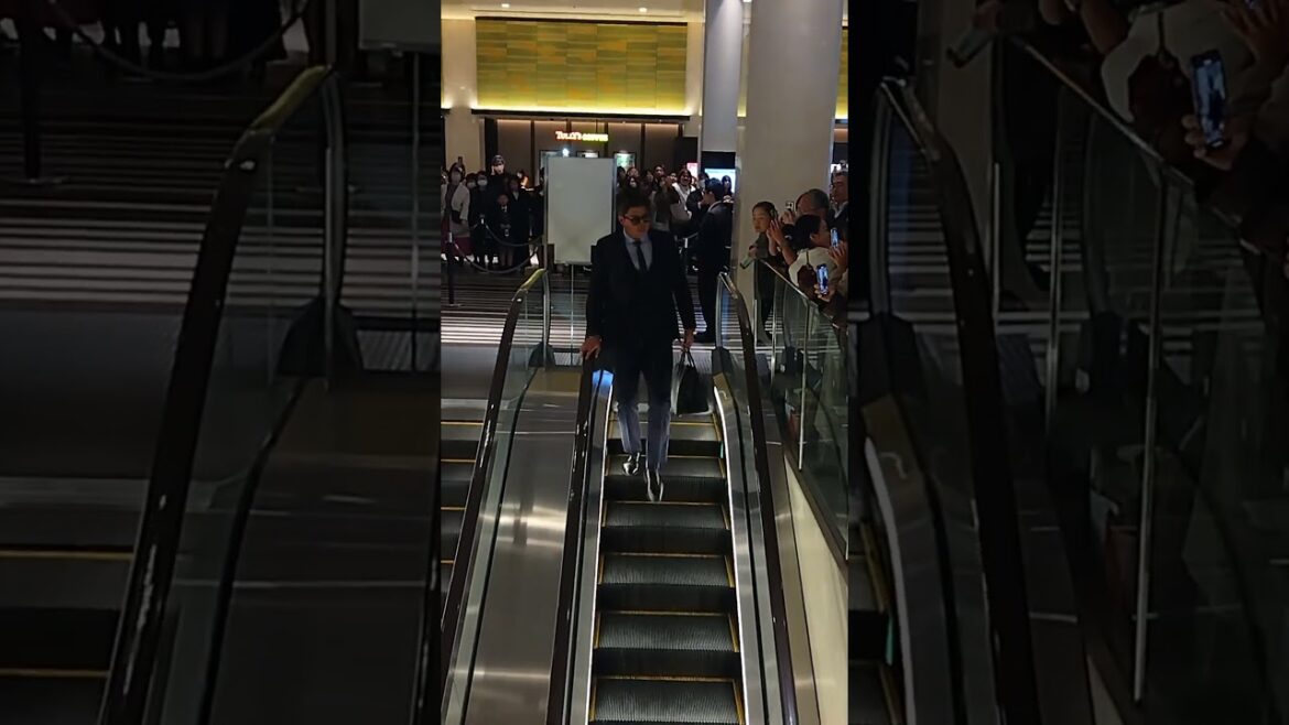 会場入りをするヤクルトスワローズ 村上宗隆選手 NPBアワード2024 会場入りをするヤクルトスワローズ 村上宗隆選手 NPBアワード2024