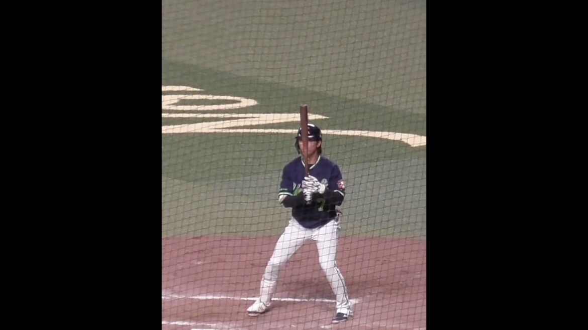 長岡秀樹　打席で何かを測る　#東京ヤクルトスワローズ #shorts