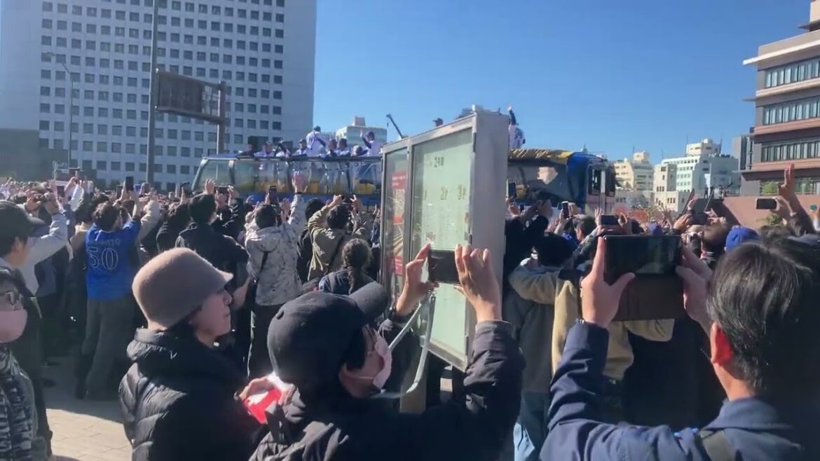 横浜DeNAベイスターズ 日本一優勝パレード2024 @ 赤レンガ倉庫付近