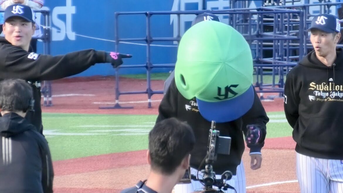 空中くるりんぱを見事に成功させた塩見泰隆さん（ファン感謝デー2024）