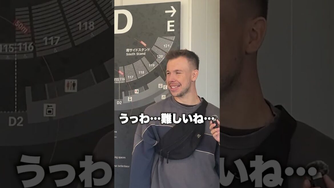 好きなサッカー選手を言った瞬間、親友に！？#海外 #海外の反応 #jリーグ #ヴィッセル神戸 #ガンバ大阪 #英会話 #英語 #インタビュー #shorts