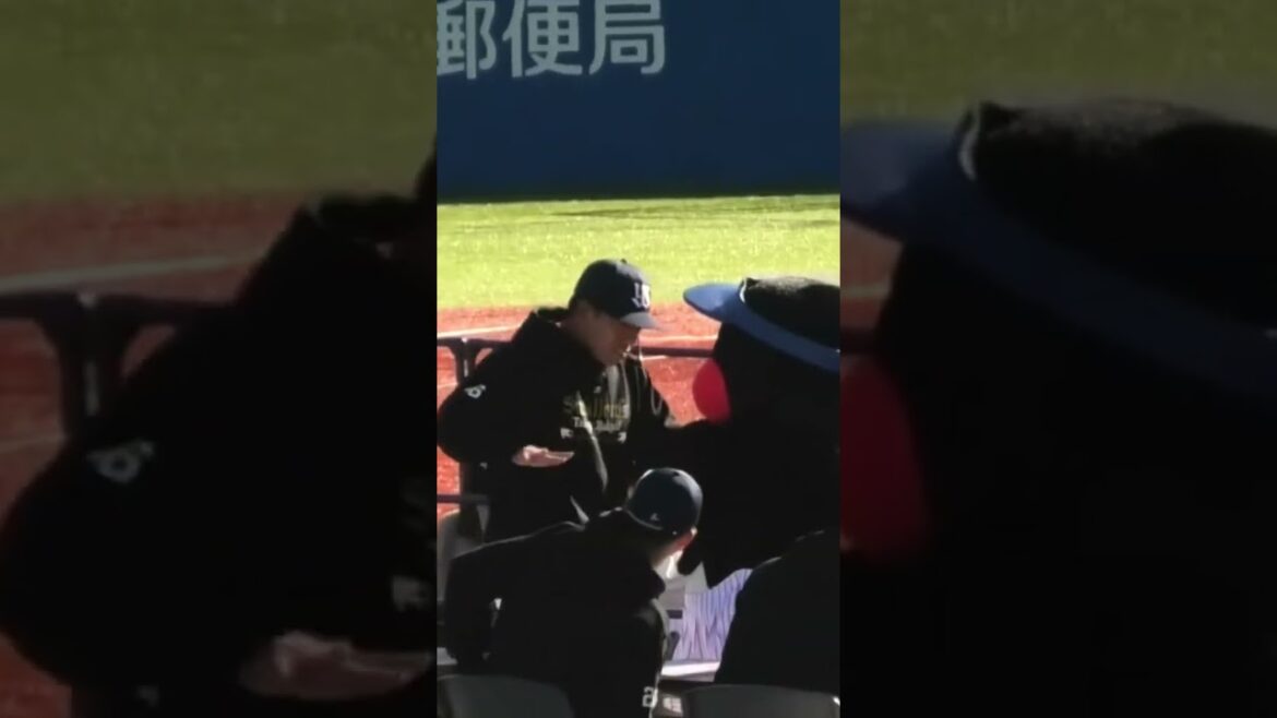 山野太一、つばみちゃんにふざけた態度をとるw #東京ヤクルトスワローズ #shorts