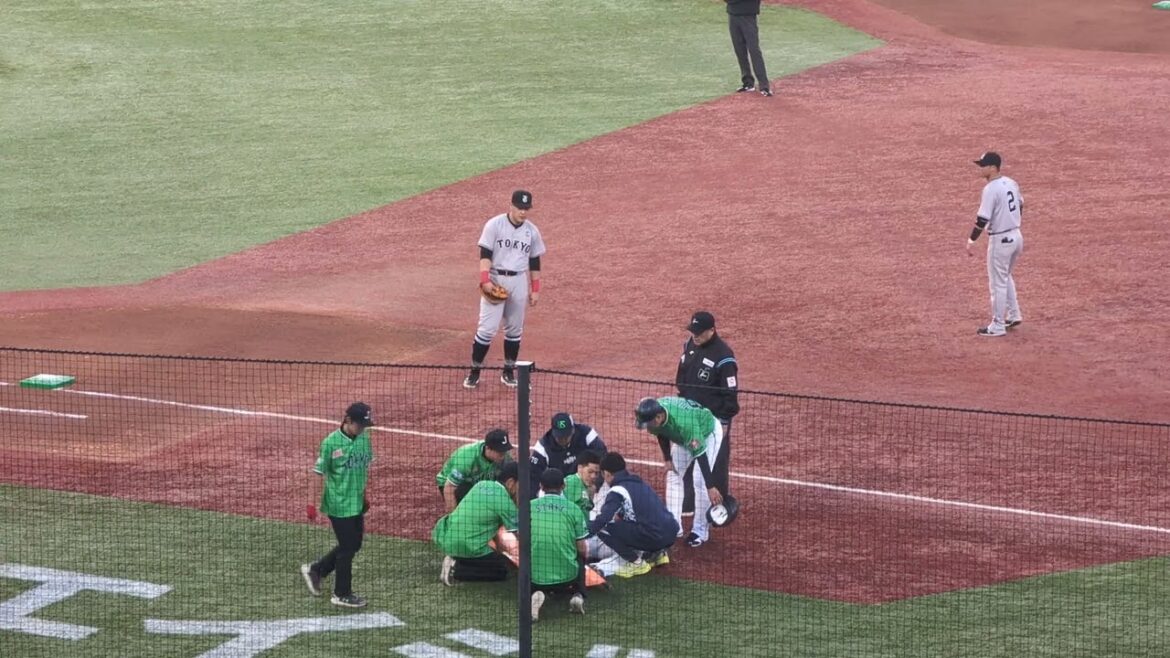 2024.5.11 ヤクルト対巨人 塩見泰隆 第一打席の内野安打で左ひざを怪我してしまい、担架で運ばれる