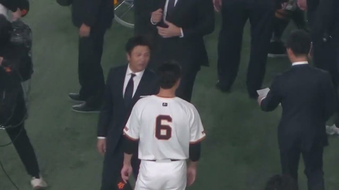 【ファンフェスタ2024】豪華すぎる坂本勇人が高橋由伸や王貞治に挨拶したり長野久義や岡本和真 菅野智之も歴代レジェンドと和かに話す様子 2024年11月30日 巨人ファンフェスタ