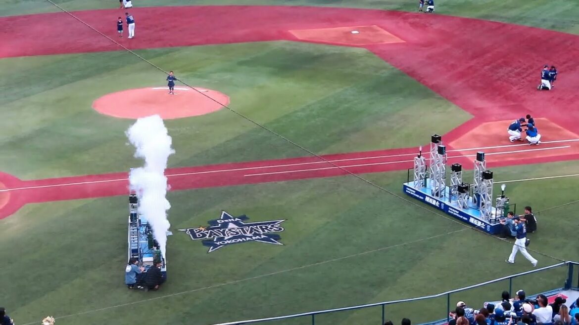 横浜DeNAベイスターズ　「SHOW THE BLUE」からベイスターズ選手のベンチから守備位置への飛び出し（2024.8.10）