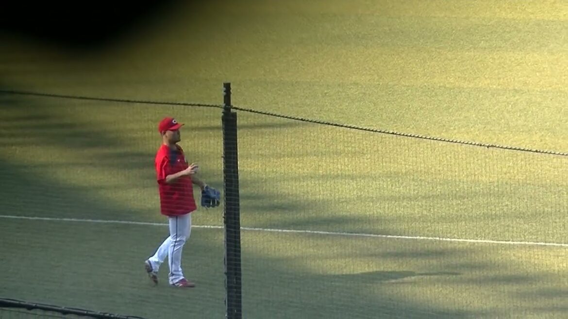 【合同トライアウト】カープ内間 拓馬がキャッチボール 2024年プロ野球12球団合同トライアウト11月14日