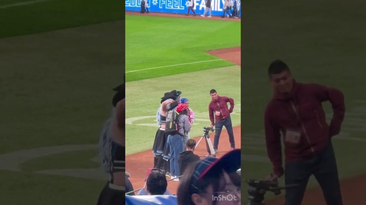 F FES 2024.11.30 清宮フレンズ　記念撮影　オタマックス　オタミヤ　#エスコンフィールド #北海道日本ハムファイターズ #淺間大基 #北山亘基 #清宮幸太郎 #田宮裕涼 #田中瑛斗