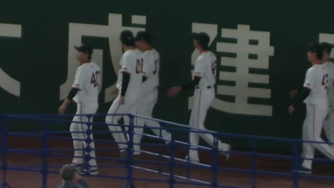 【ファンフェスタ2024】中山礼都たちがサイン会場へ向かう2024年11月30日 巨人ファンフェスタ