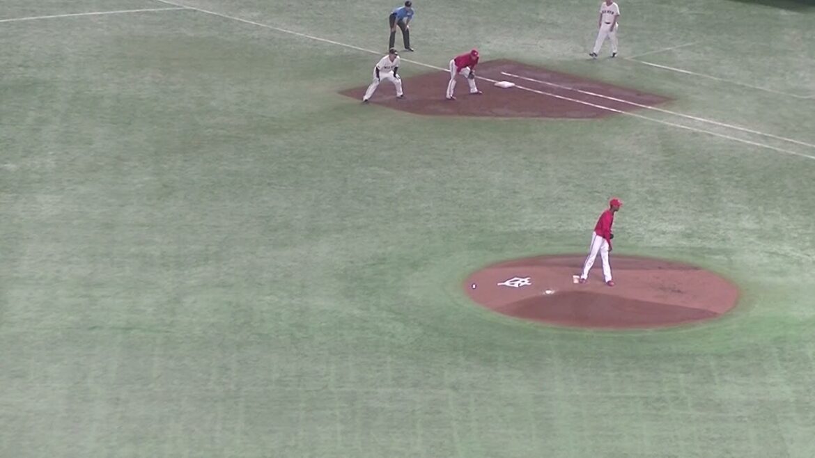 泉口友汰を見逃し三振にとるアドゥワ誠【読売ジャイアンツ対 広島東洋カープ  2024年8月6日】