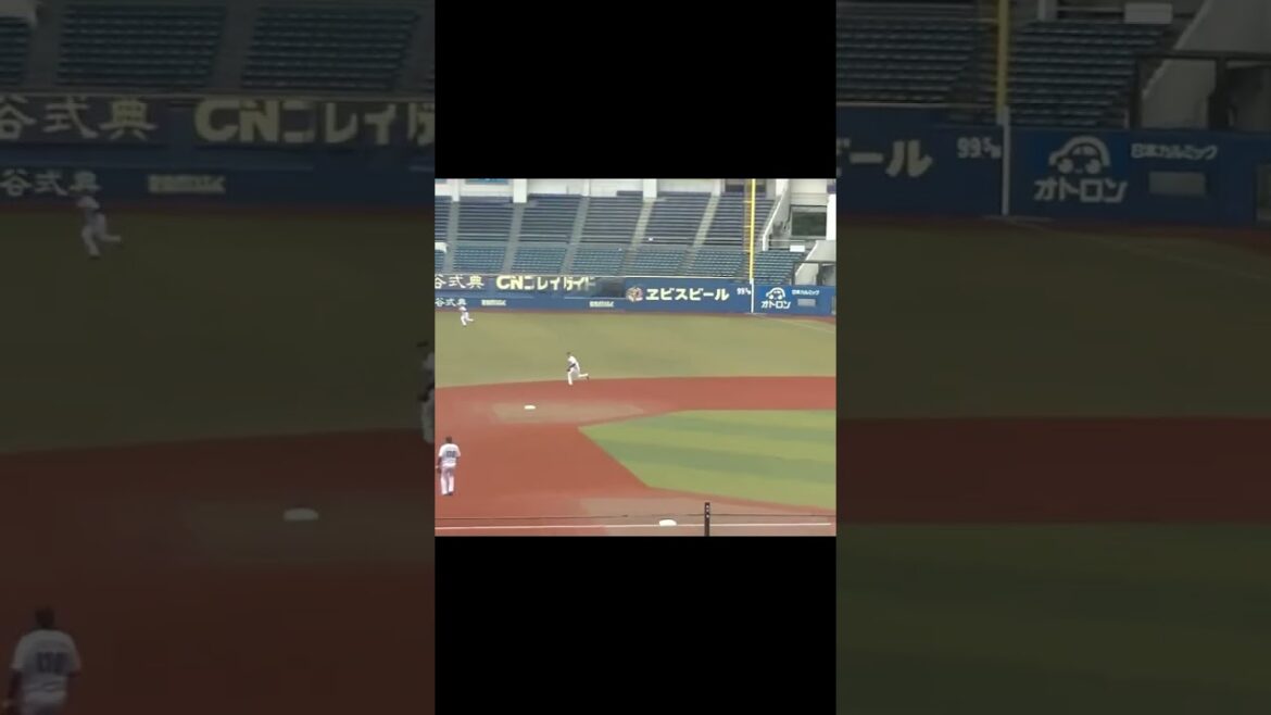 【合同トライアウト】スワローズ西田明央がセンターへヒットを放つ 2024年プロ野球12球団合同トライアウト11月14日