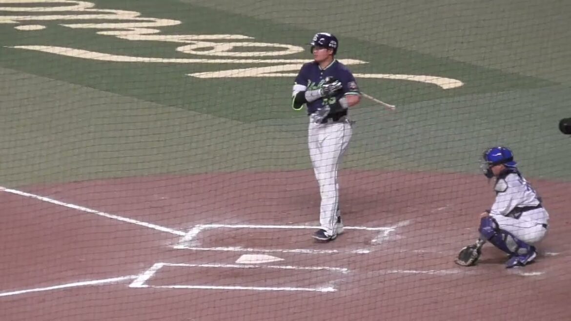 ウンベルト・メヒア 対 村上宗隆　レフトへ大飛球　#中日ドラゴンズ #東京ヤクルトスワローズ