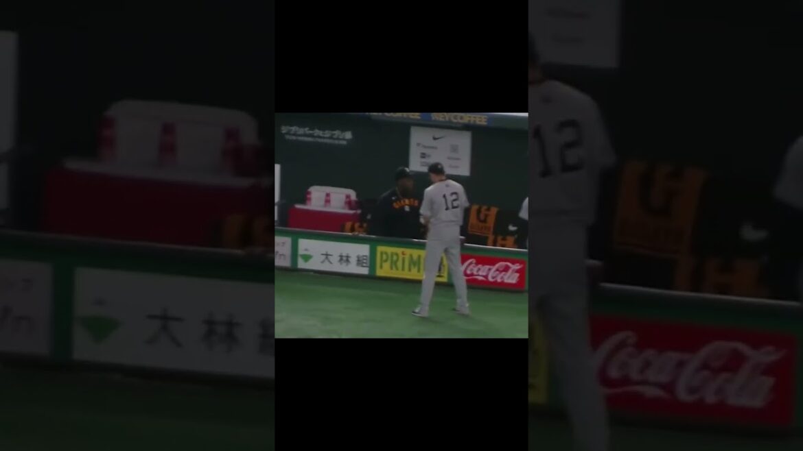 試合前 泉口友汰と楽しそうな立岡宗一郎など（読売ジャイアンツ 対 ヤクルトスワローズ2024年6月22日）