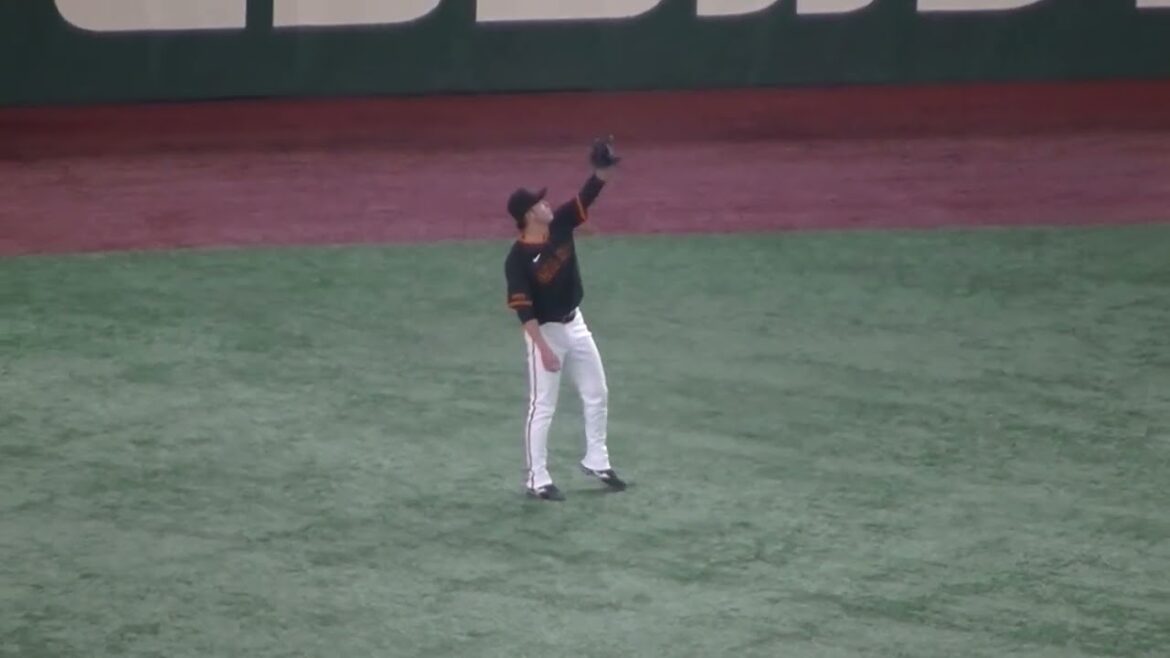 ジャイアンツ堀田賢慎 試合前キャッチボール【 読売ジャイアンツ対 広島カープ2024年4月13日】