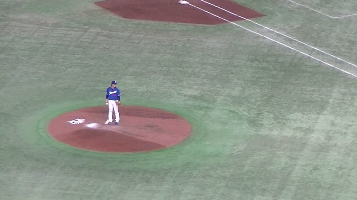 萩尾匡也をショートゴロに打ち取る涌井秀章＜読売ジャイアンツ 対 中日ドラゴンズ 2024年4月24日＞