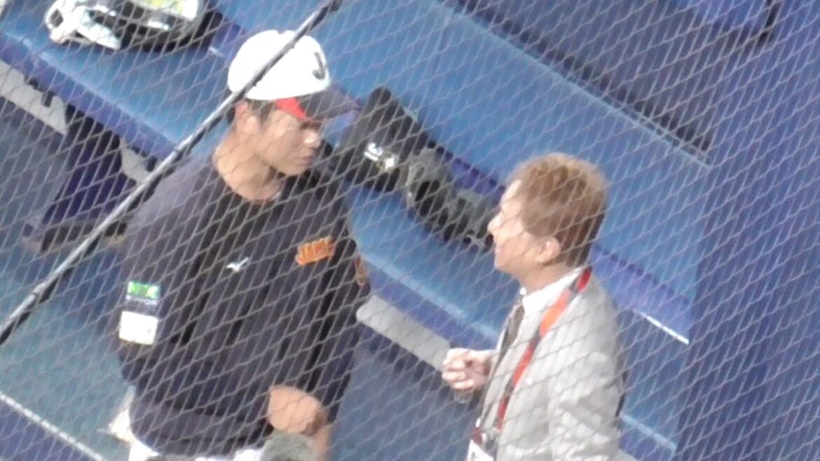 中居くんからインタビューを受ける清水達也　侍ジャパン プレミア12 日本VSオーストラリア　2024/11/13