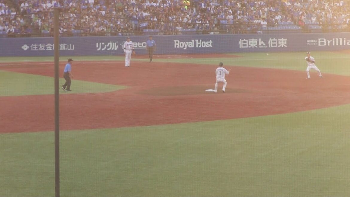 ヤクルト 長岡秀樹のキャッチによる、643のダブルプレー　ヤクルト vs DeNA　2024年7月21日(日) 神宮球場