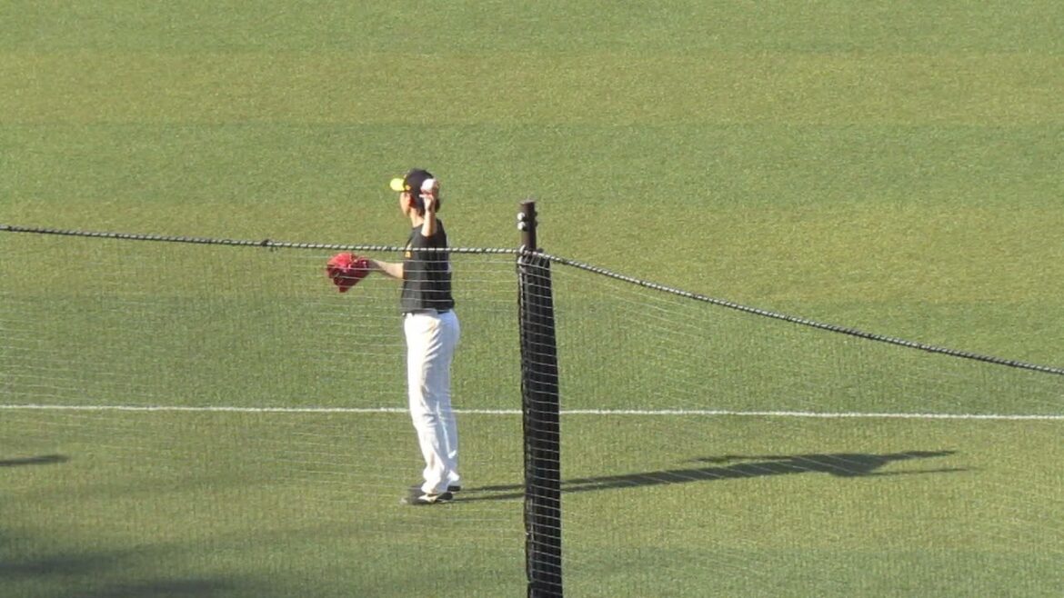 トライアウト〜ソフトバンク佐藤宏樹がキャッチボール（2024年11月14日 プロ野球合同トライアウト ）