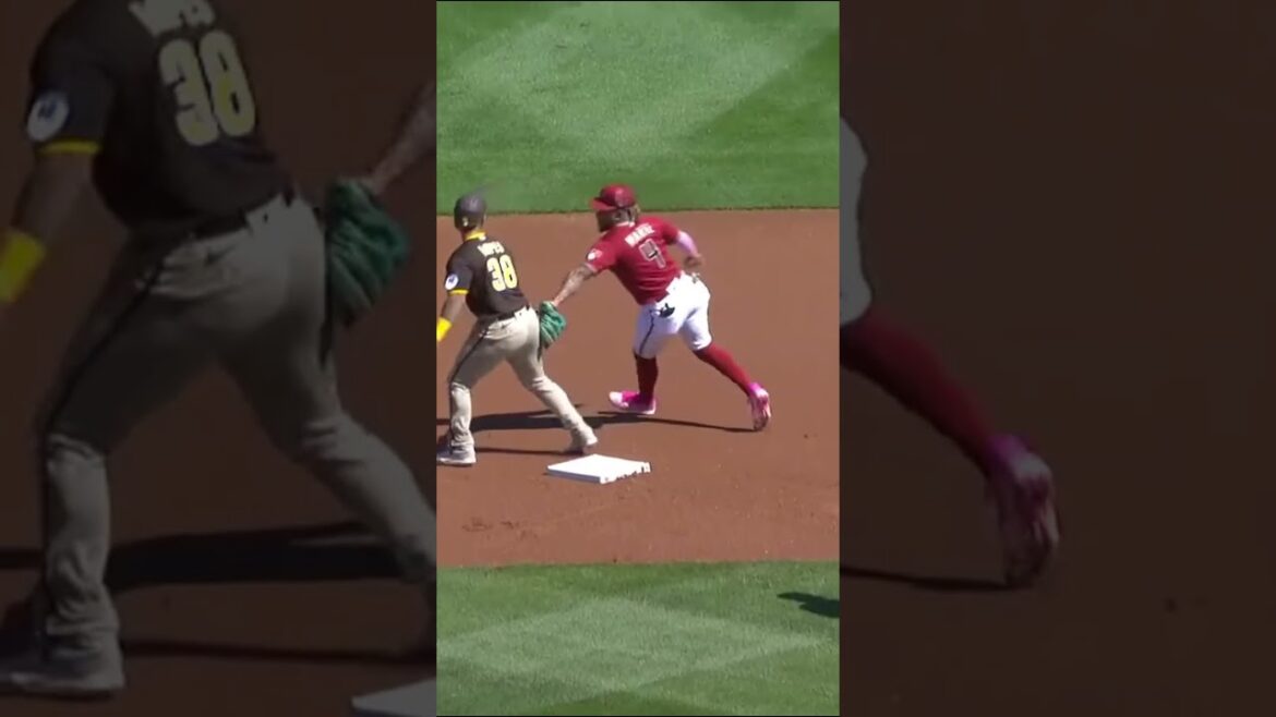 Ketel Marte fakes out chasing the ball #mlb #baseball #shorts