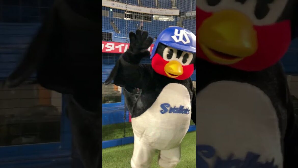 つば九郎。子どもたちとの触れ合い #shorts  #swallows #ヤクルト #東京ヤクルトスワローズ