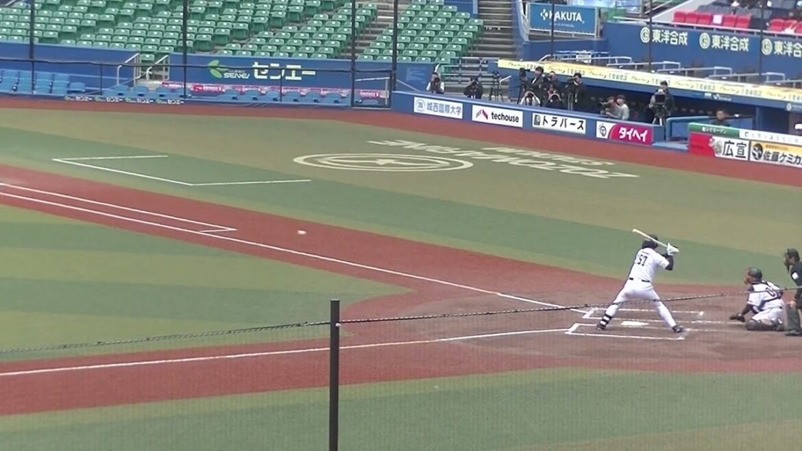 【合同トライアウト】ライオンズ鈴木将平のアウトからホークス小林珠維が四球を選ぶ2024年プロ野球12球団合同トライアウト11月14日