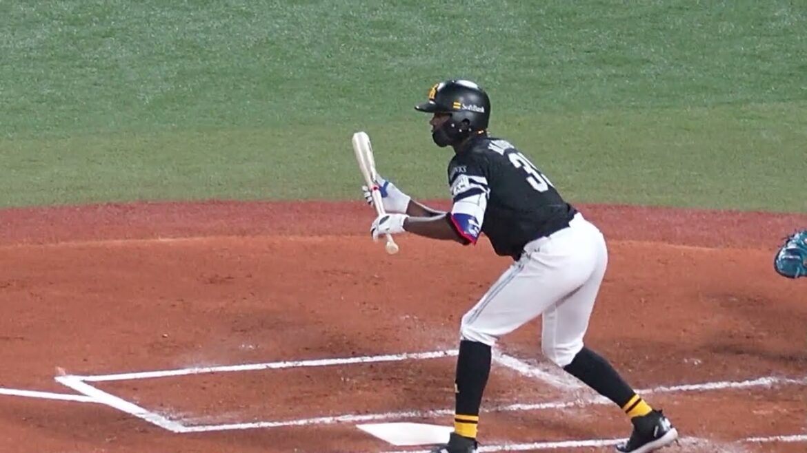 モイネロの進撃！上手すぎるバント(2024.10.27/横浜スタジアム）