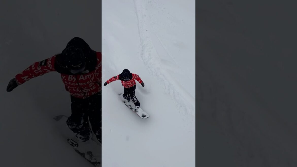 パウダーで騒ぐ元気玉ボーダー。#竹内水輝#スノーボード#snowboard #パウダー#snowboarding